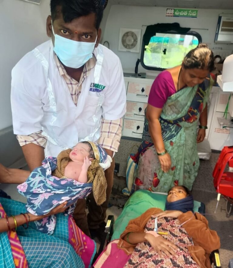 108 అంబులెన్స్ లో మహిళ ప్రసవం || 108 Woman gives birth in ambulance