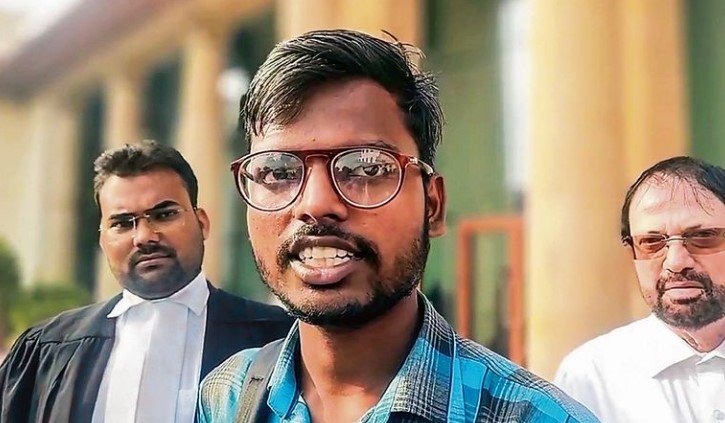 పేద విద్యార్థికి SC బాసట || SC Tells IIT-Dhanbad To Admit Dalit Student Failed To Deposit Fee