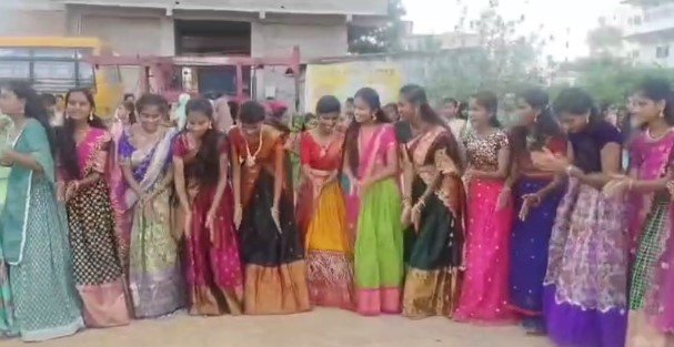 లయోలాలో బతుకమ్మ సంబరాలు || Bathukamma celebrations at Loyola