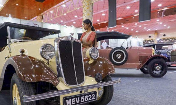 ఇండో పాక్‌ యుద్ధంనాటి వాహనాల ప్రదర్శన | Vintage Vehicles Exhibition in Haryana