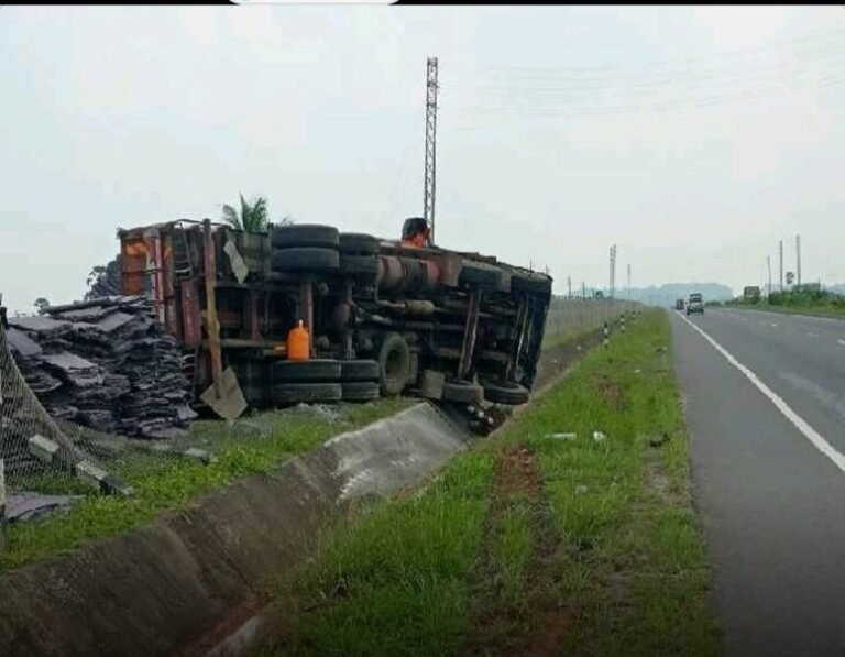 దుద్దుకూరు హైవేపై రోడ్డు ప్రమాదం || Road accident on Duddukur highway